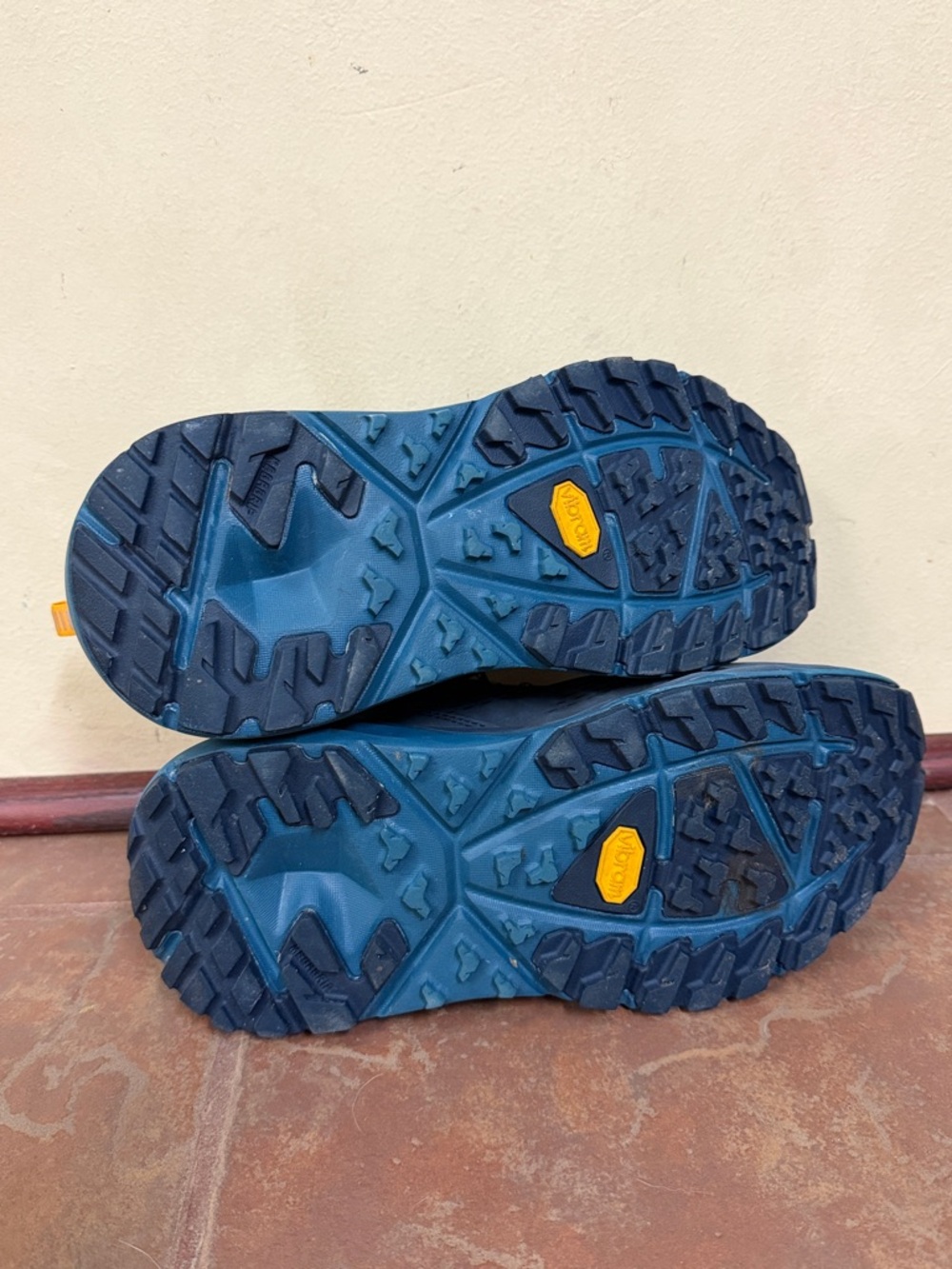 Hoka Kaha Low GTX Hiking Shoes - Picture 7 of 9